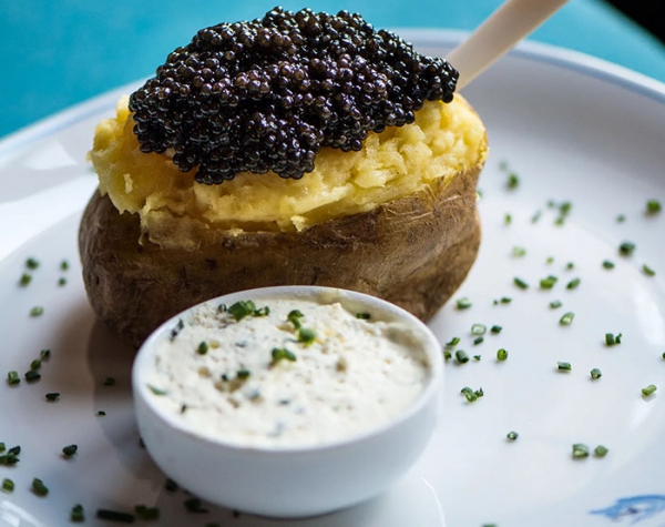 POMMES DE TERRE NOUVELLES AU CAVIAR avec RoyalCaviar